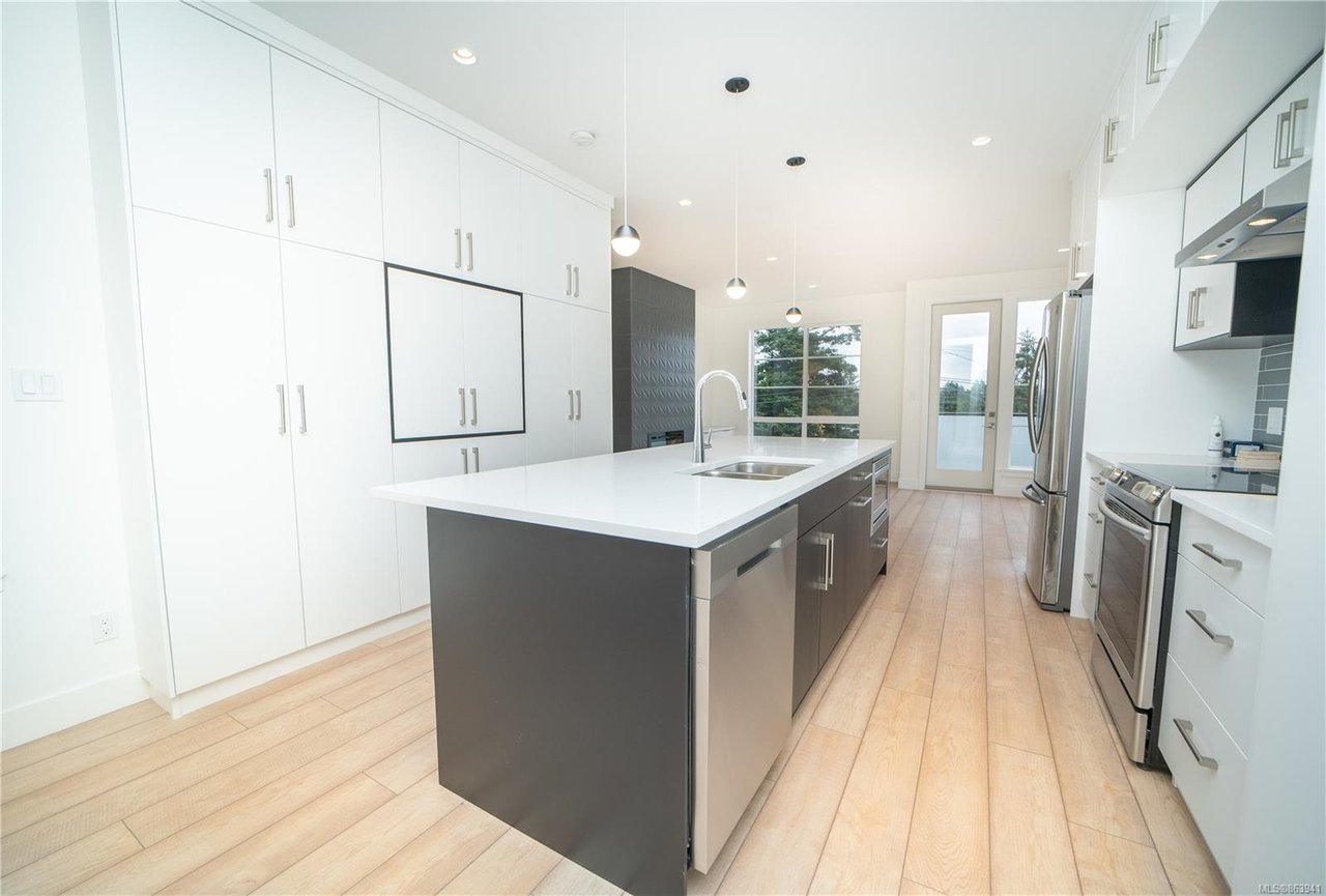 1-1052 Tillicum Rd, Saanich