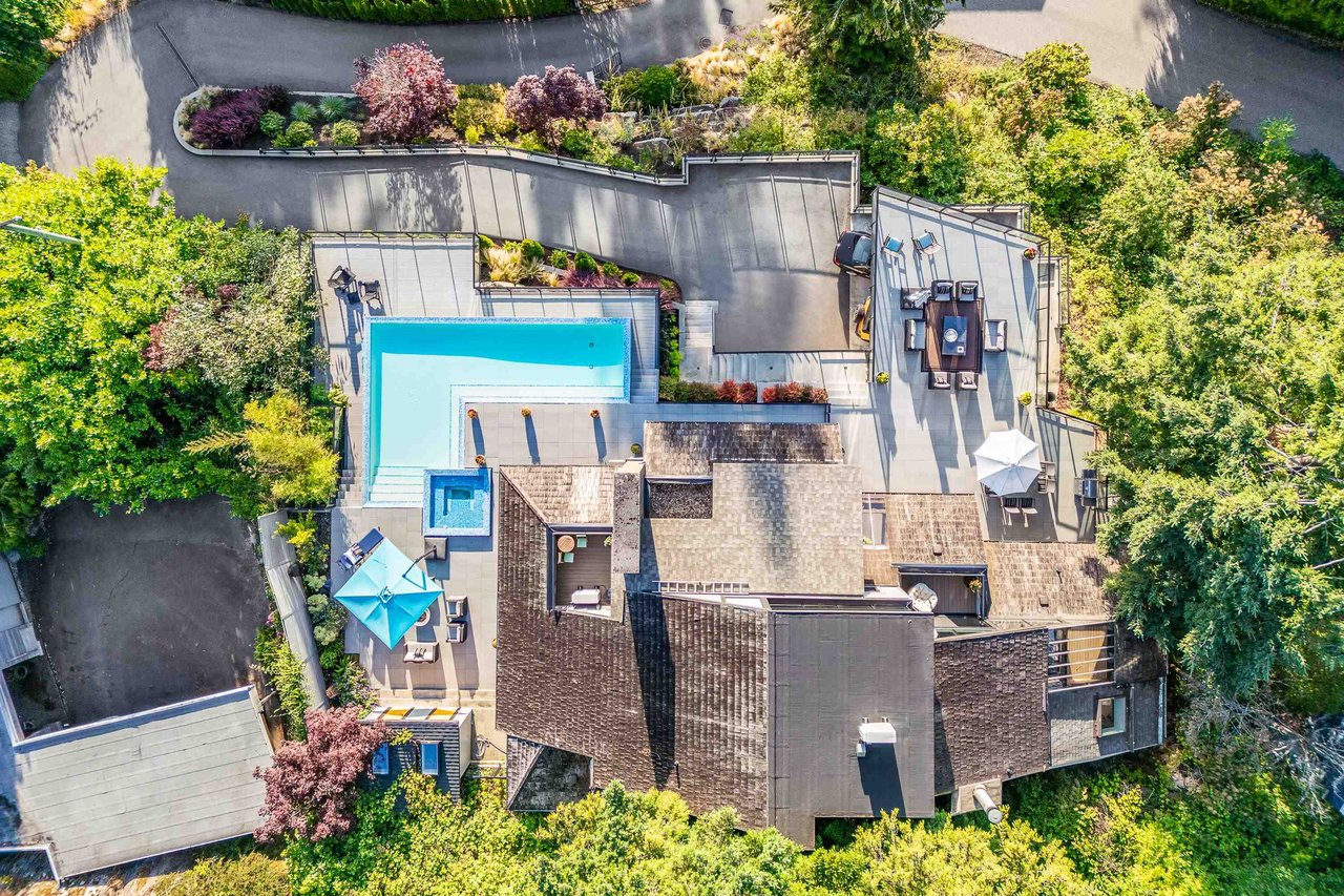 6242 St. Georges Cres