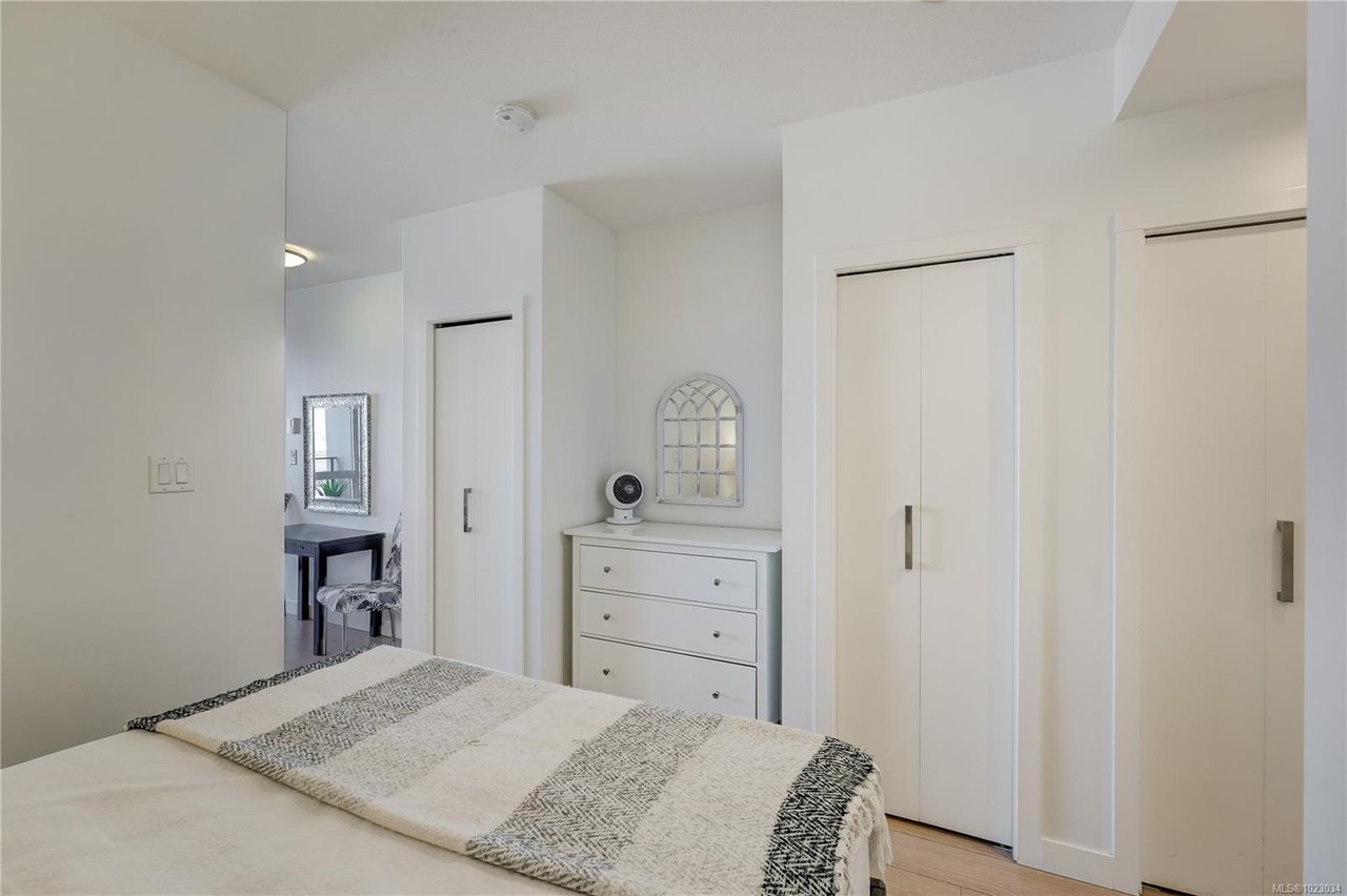 910-728 Yates St, Victoria