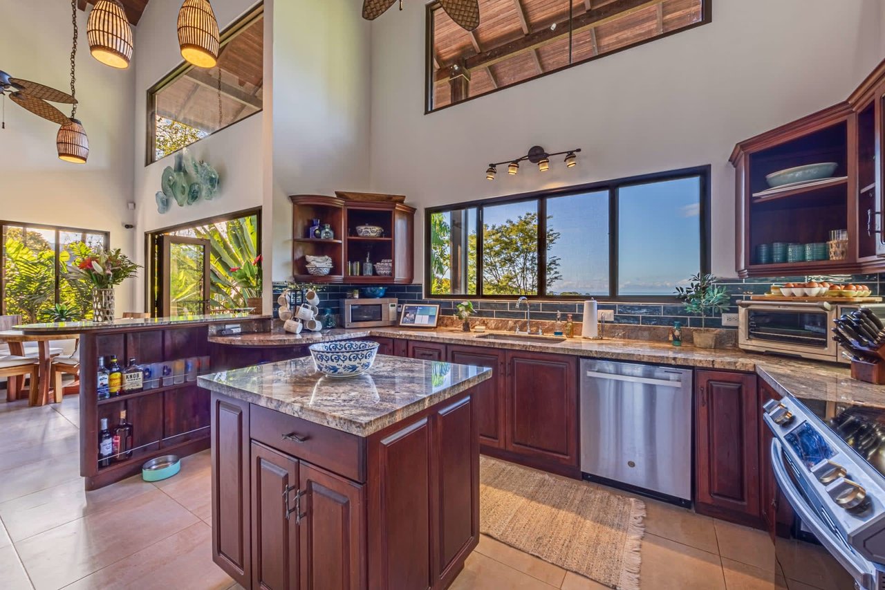 Luxurious Ocean View Coastal Retreat