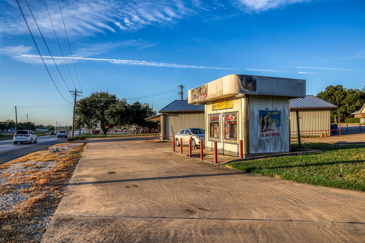 512 & 514 S Front St Bellville, TX 77418