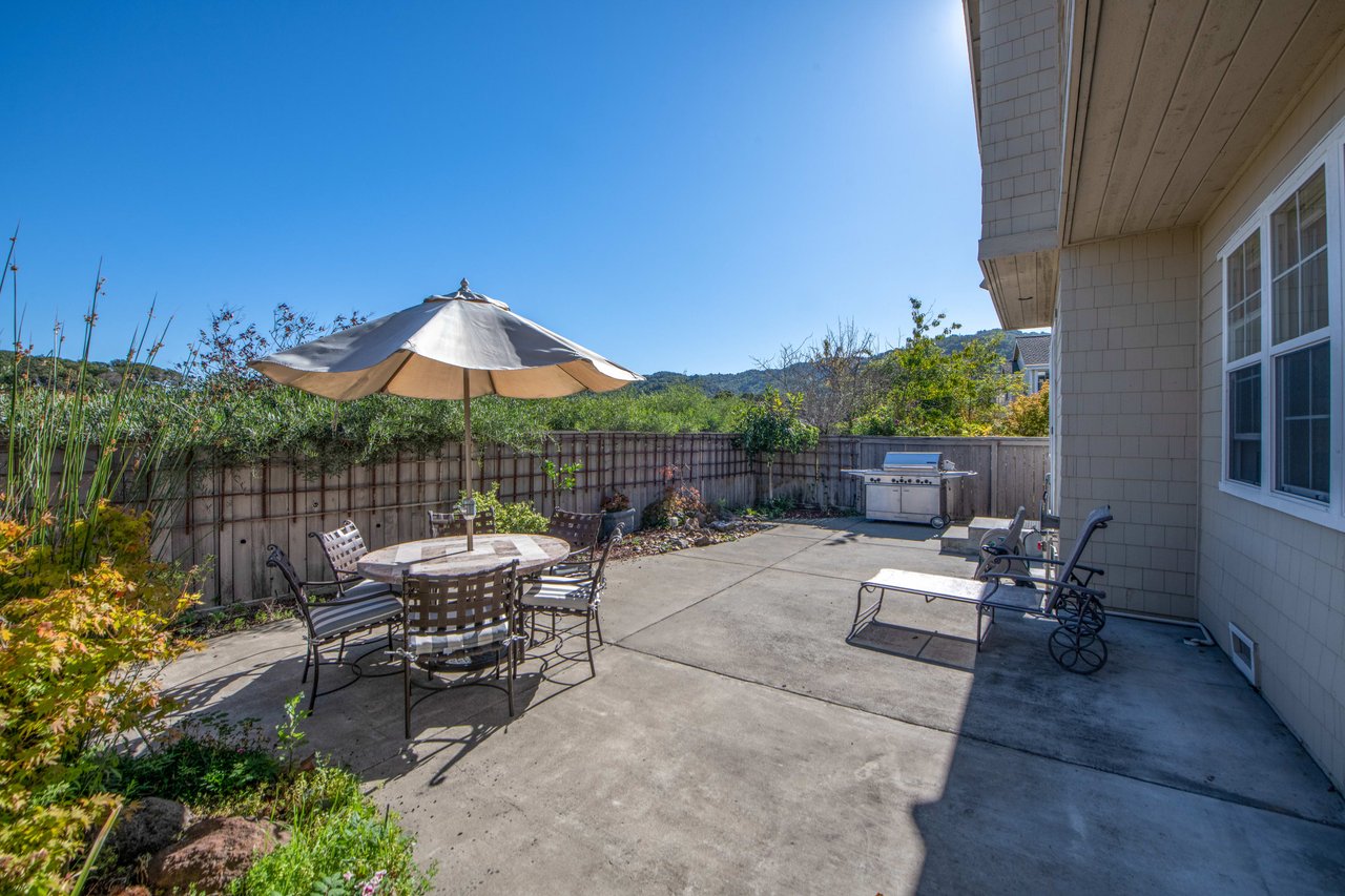 212 Waterside Circle
