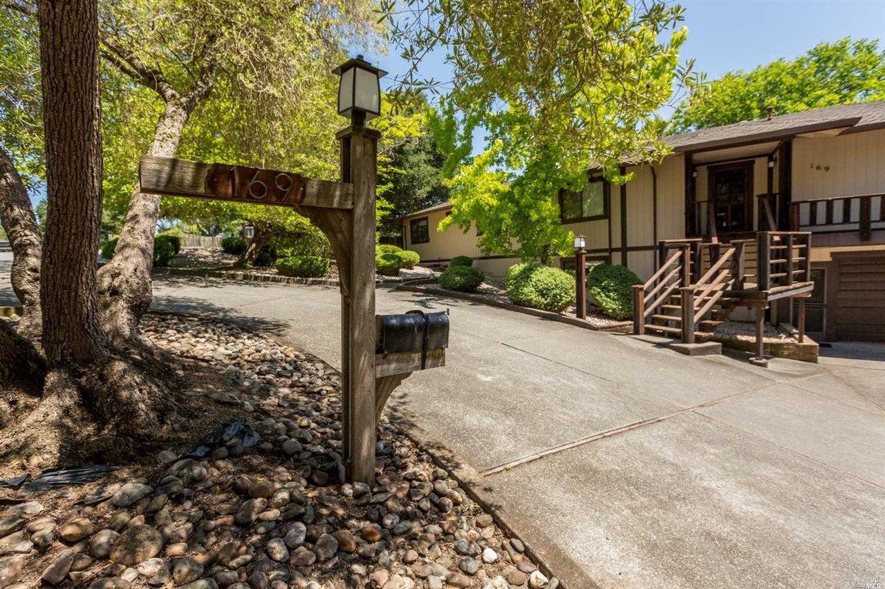 169 Grant Ct