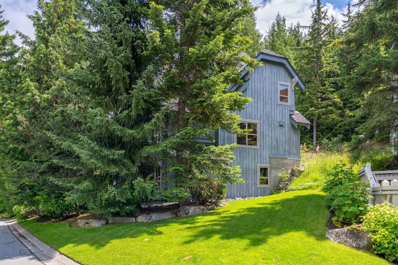 4-4661 Blackcomb Wy