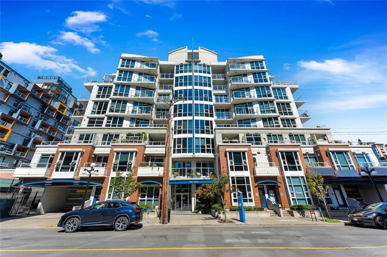 705-860 View St