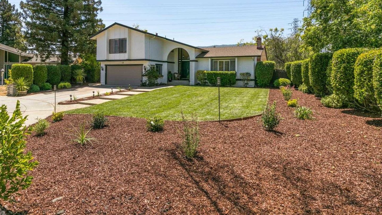 1746 Manitou CT