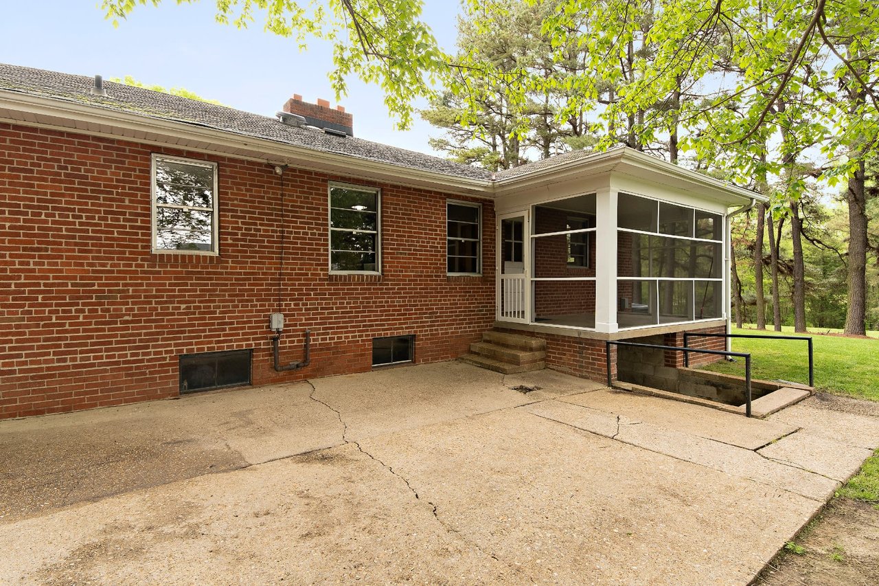 1127 Oakland Road