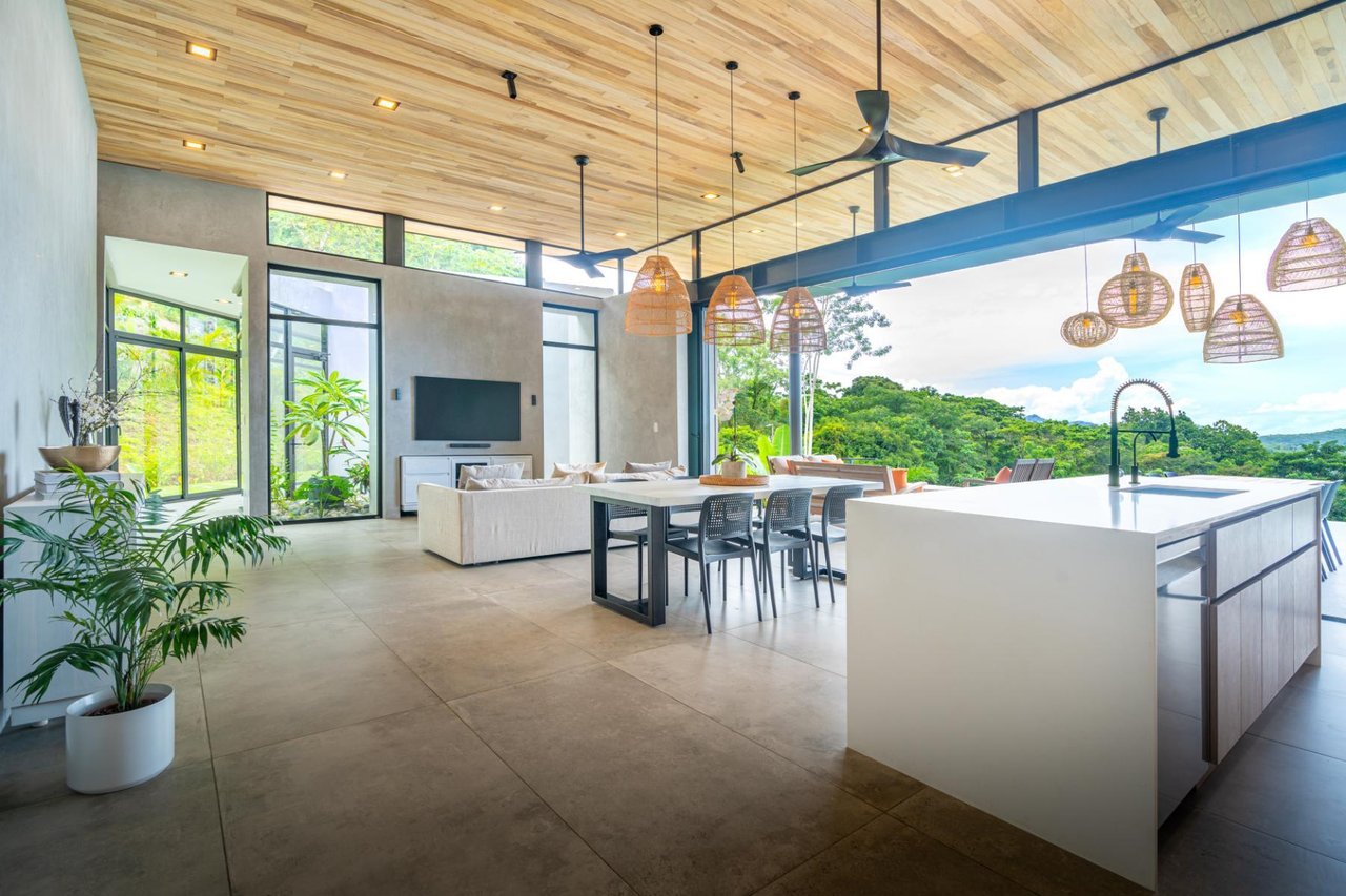 Solar Powered Ocean View Residence, Ojochal, Puntarenas