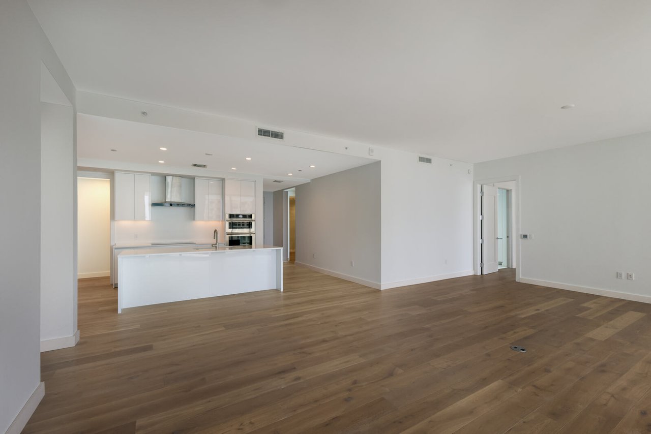 301 Quay Commons, #811