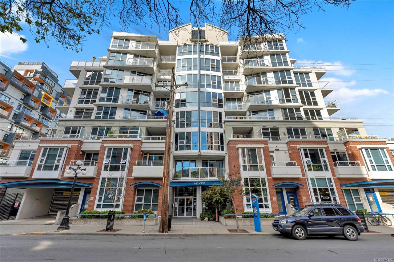 705-860 View St