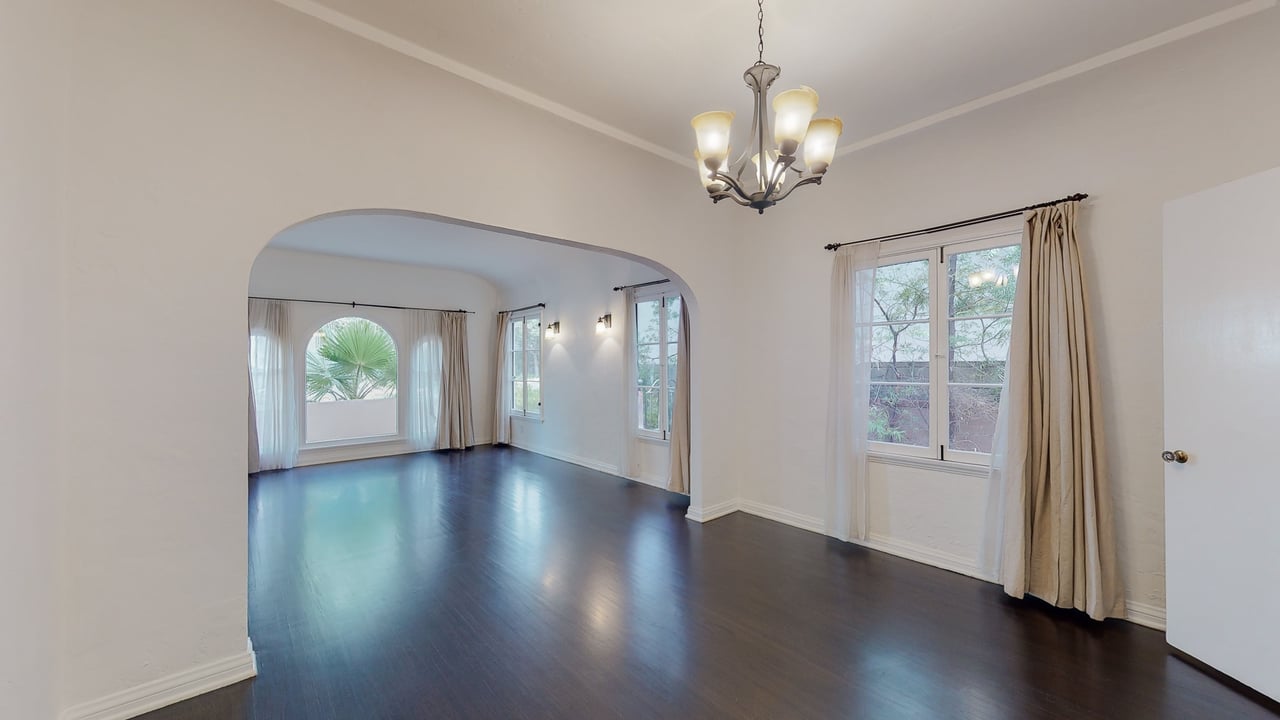 128 S Oakhurst Drive, Beverly Hills