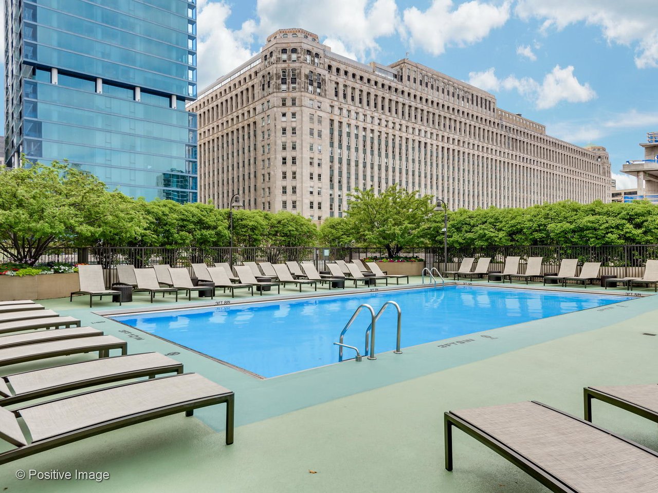 400 N Lasalle St, #2702