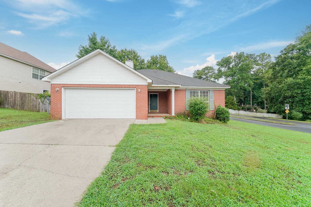 Prime Madison Living: 3-Bedroom Gem Near Bob Jones & Downtown