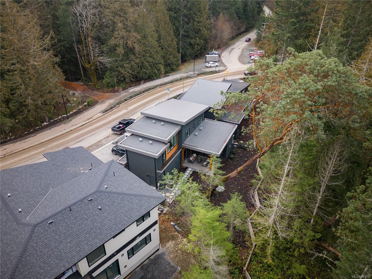 3905 Olympian Wy