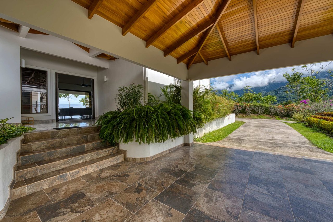 ELEGANT LUXURY HOME PLUS EXTRA LOT WITH OCEAN AND MOUNTAIN VIEWS