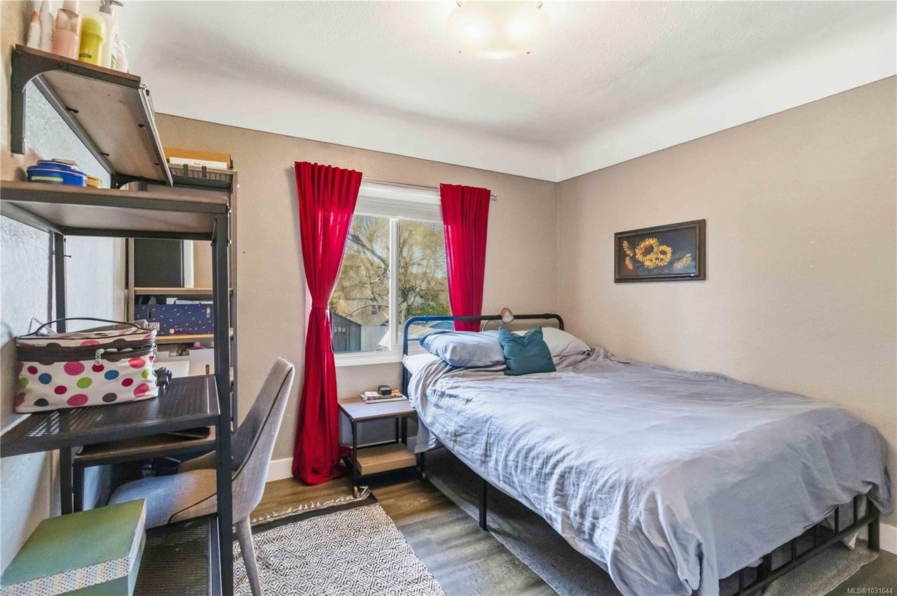 3738 Tillicum Rd