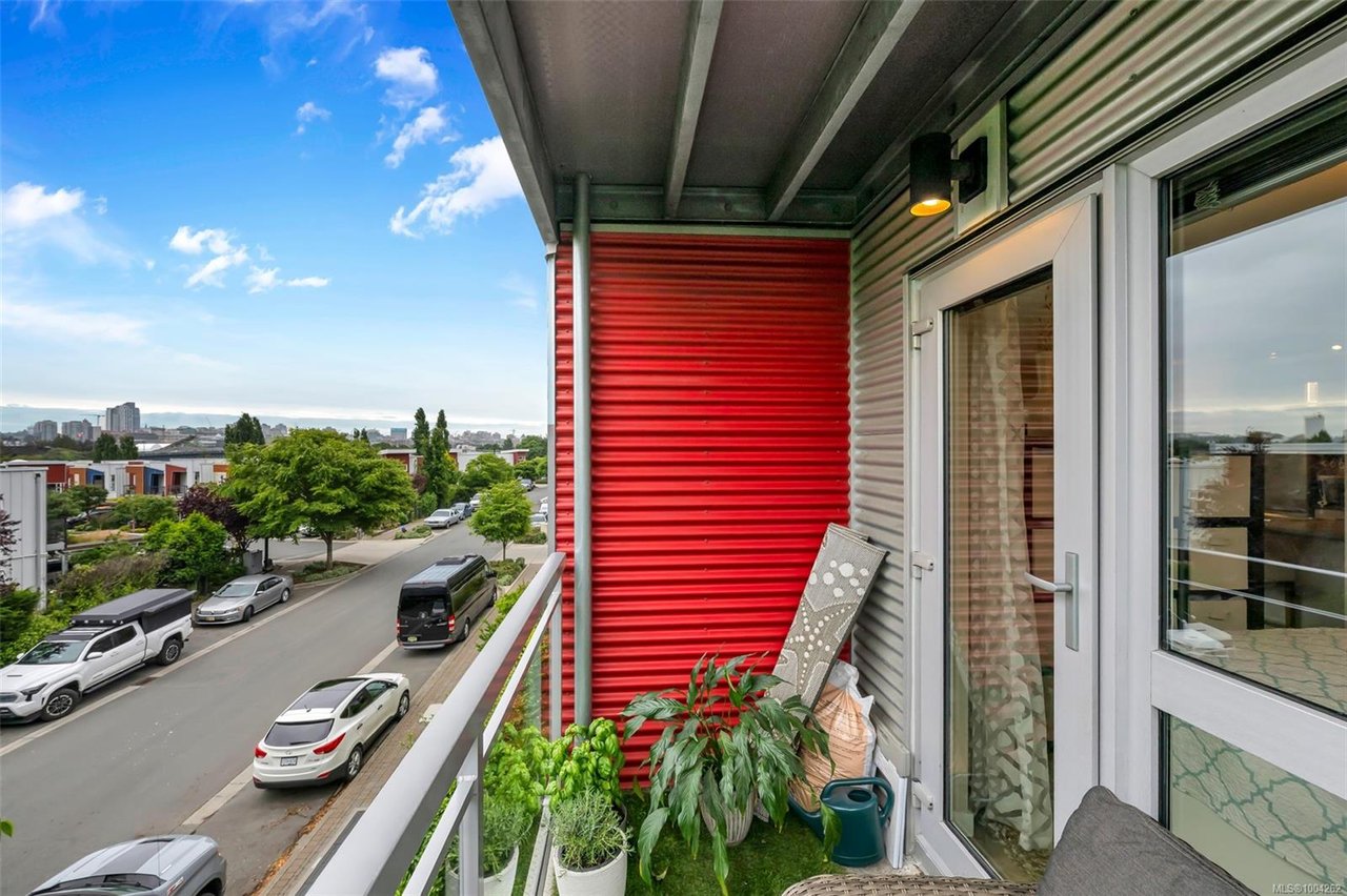 208-787 TYEE Rd, Victoria