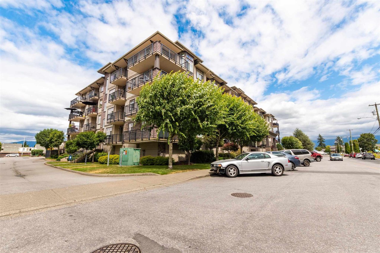 106-45893 Chesterfield Ave