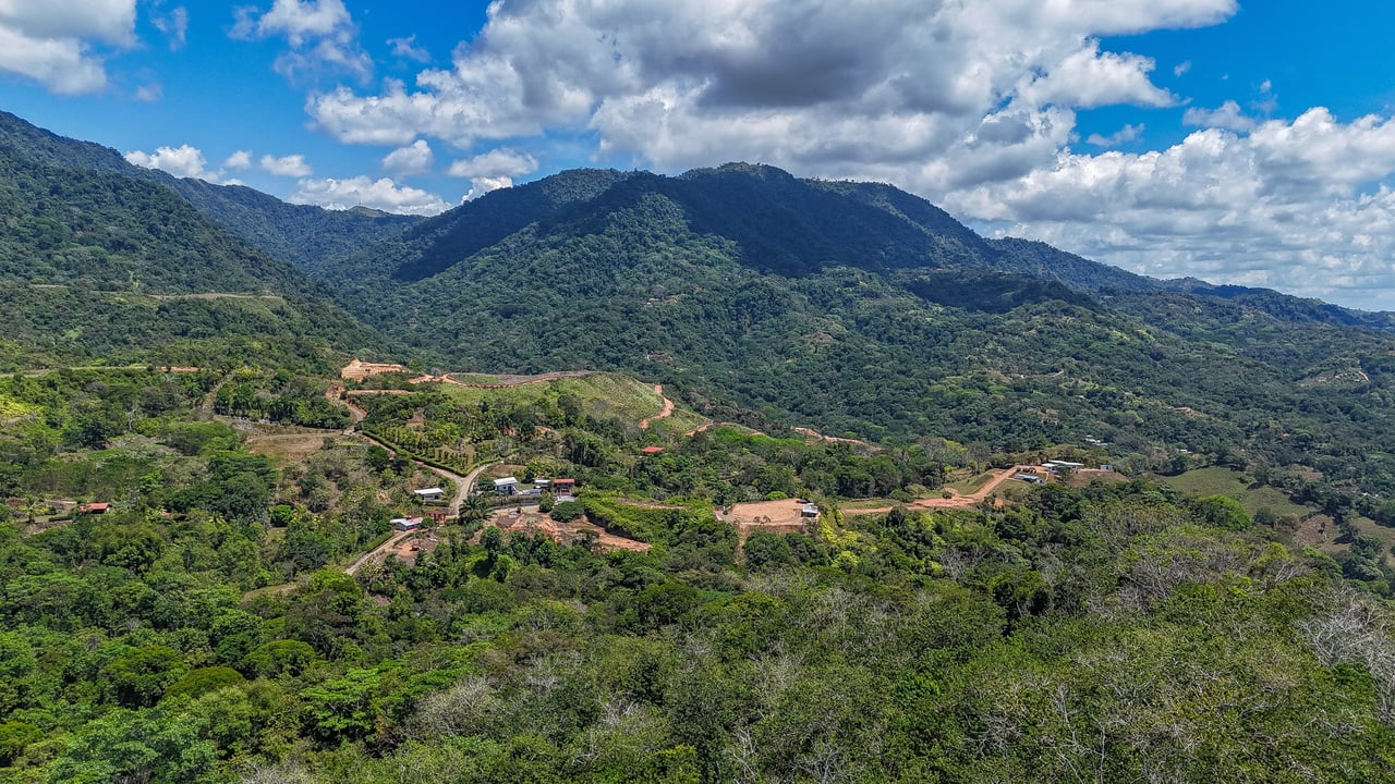 An elevated, prepared river lot with 360-degree ocean, mountain, valley and jungle views