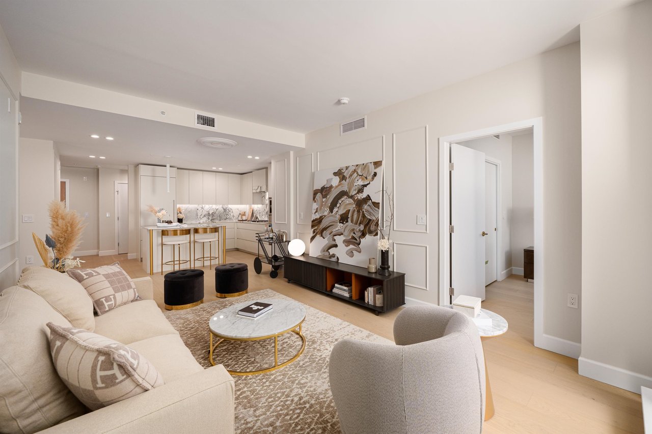 204-3668 W 10th Ave