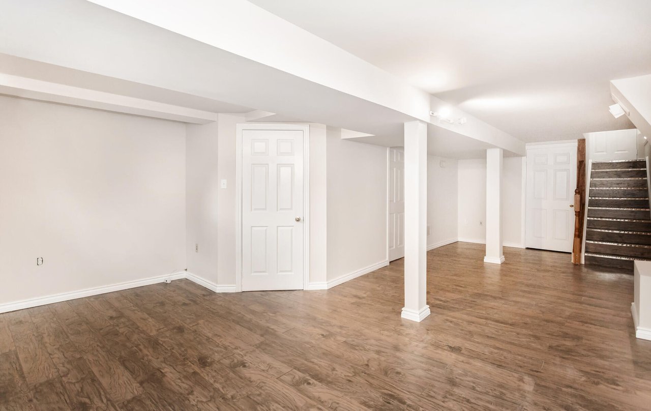 1308 Valerie Cres