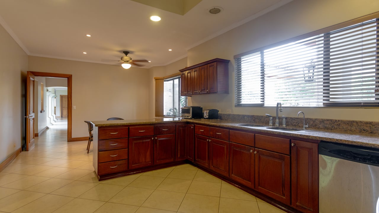Single Level Gated Residence, Santa Ana, San Jose