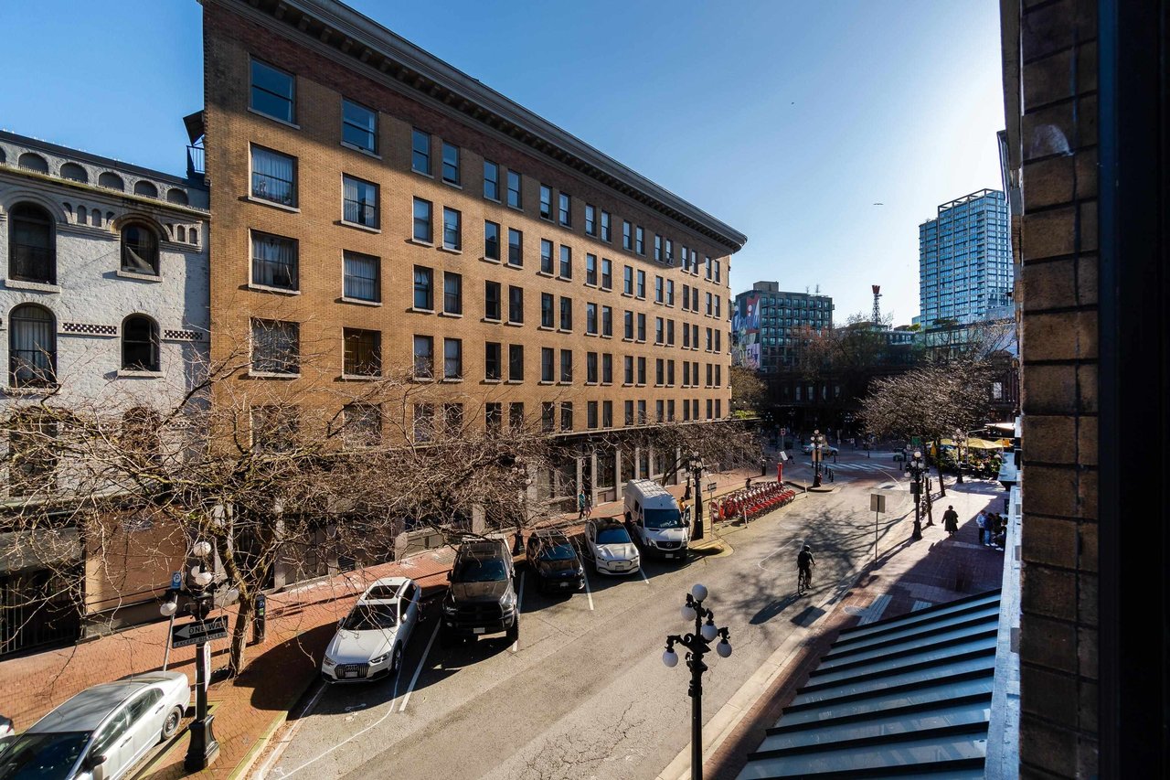 304-41 Alexander St
