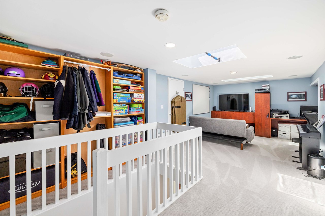 9-4957 Marine Dr