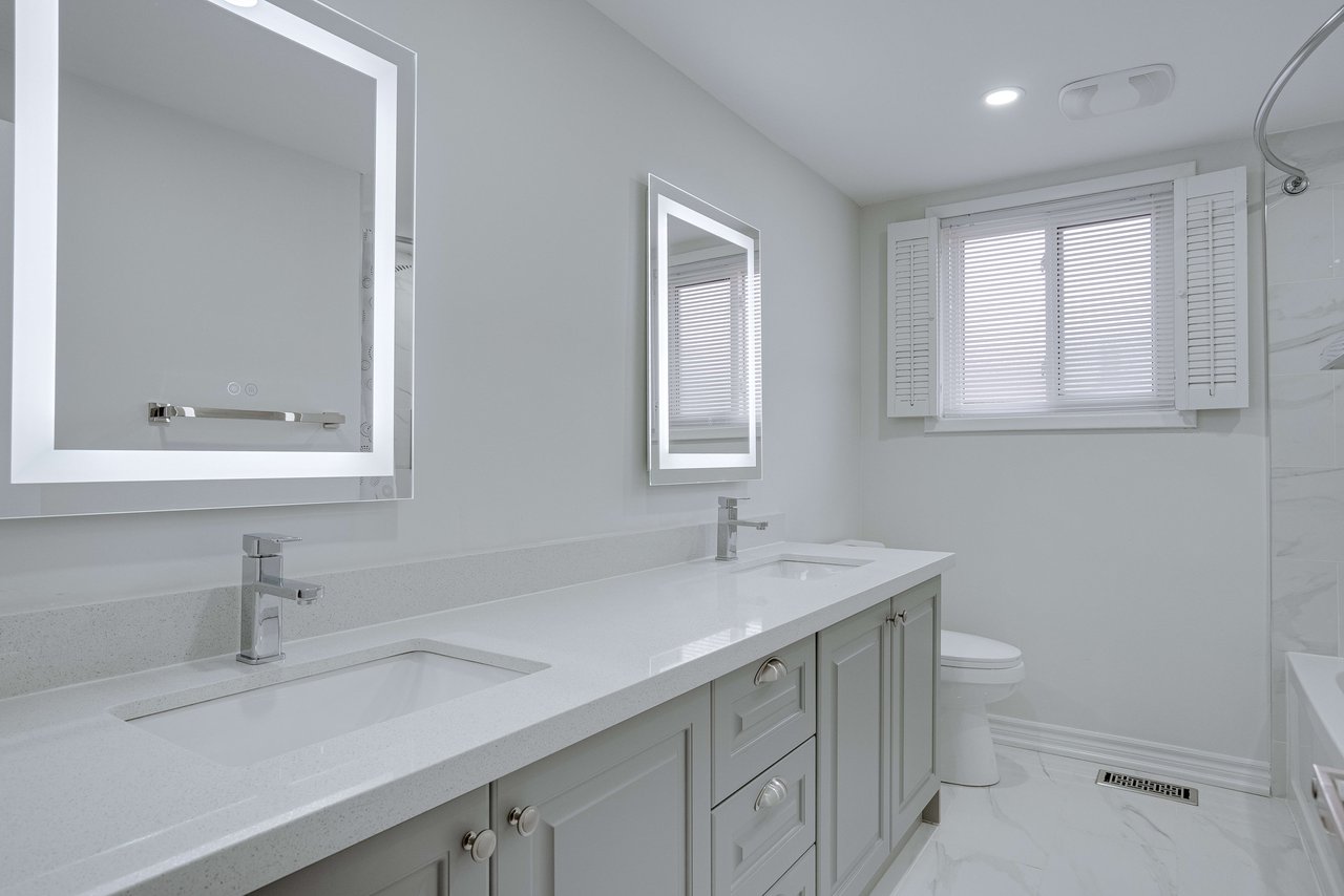 25 Karen Rd Unit: Upper