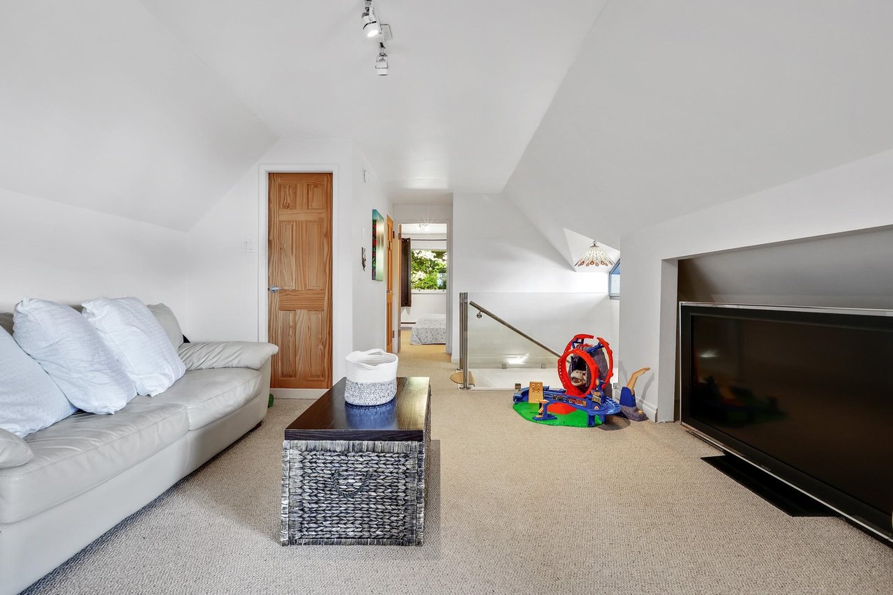 325 Bayview Pl