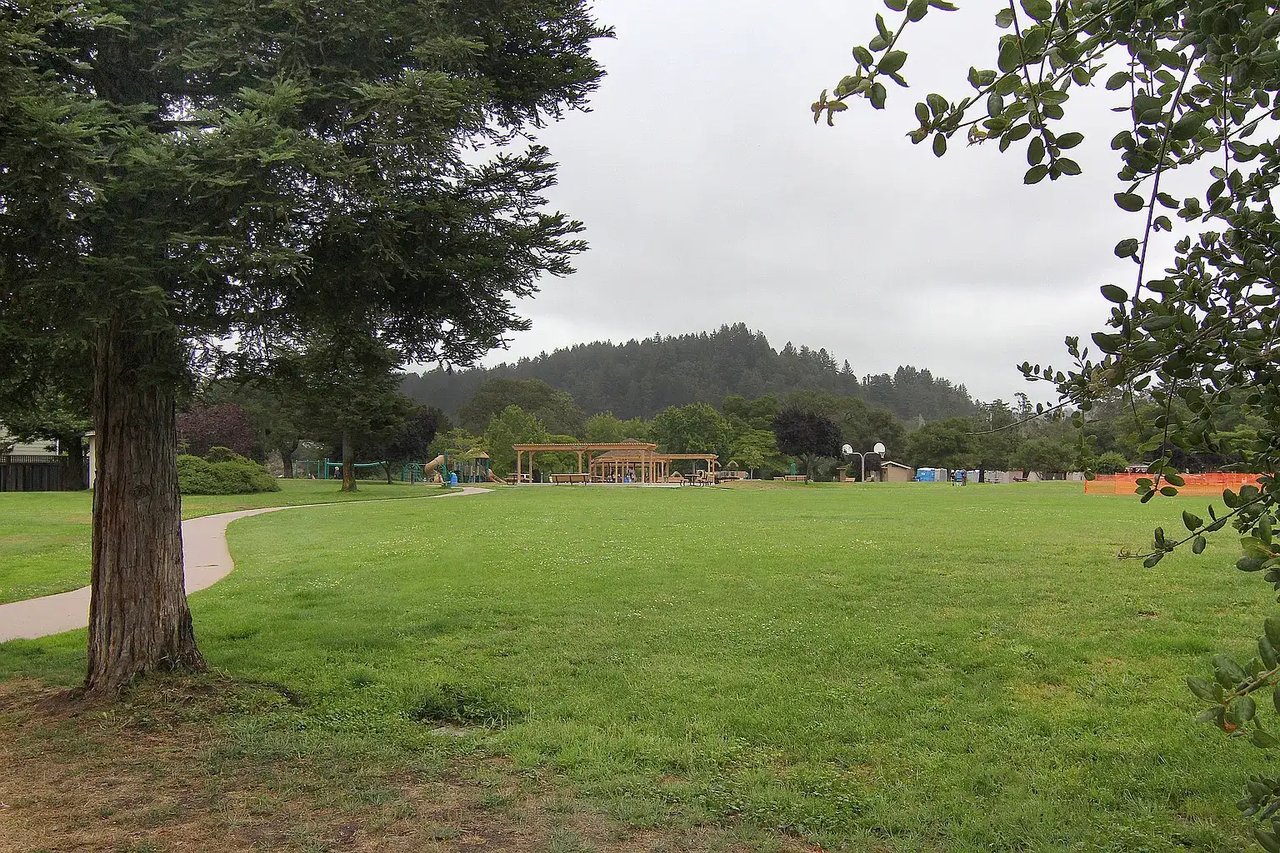 905 Coast Range Dr