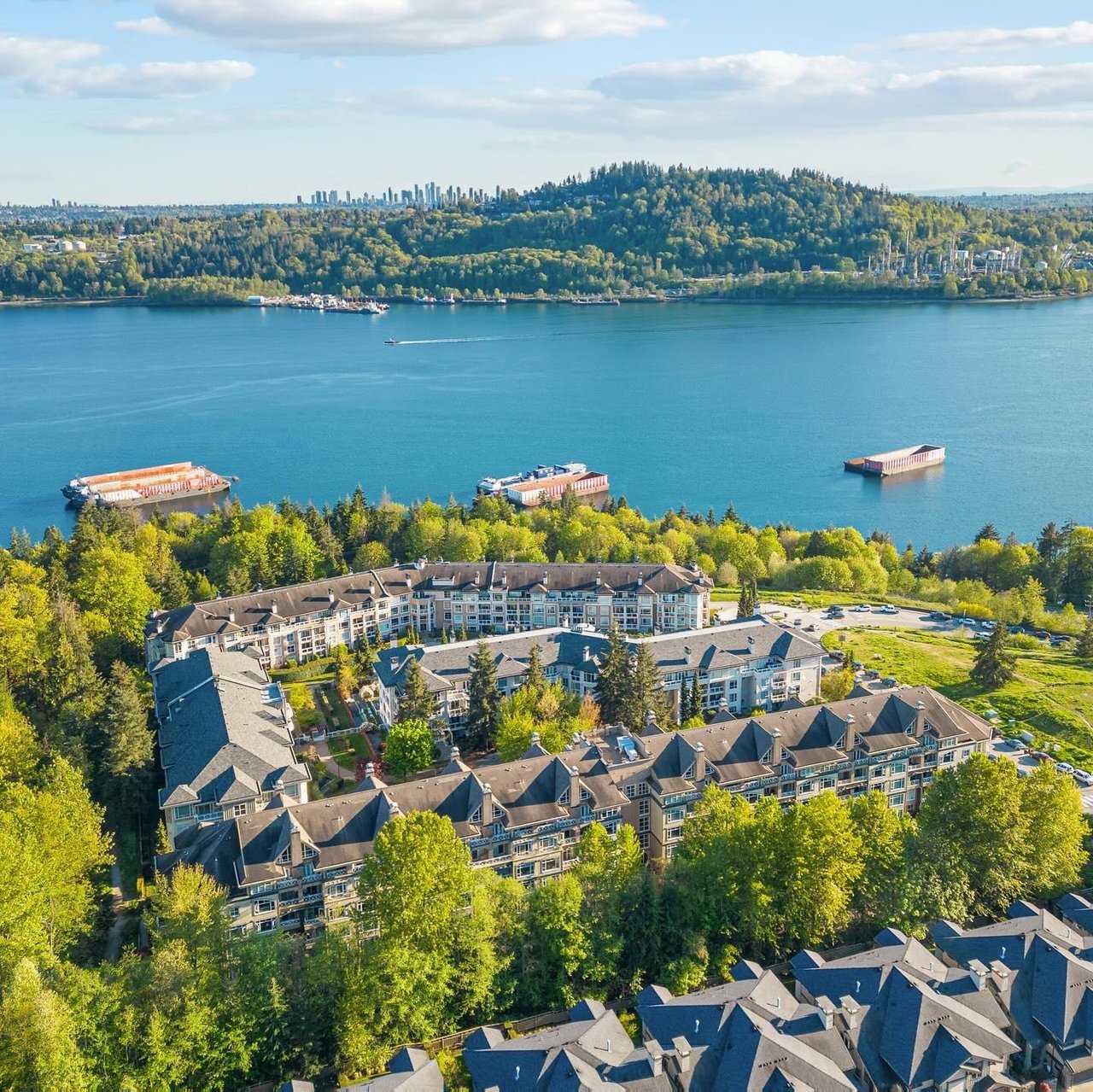 309-3600 Windcrest Drive, North Vancouver