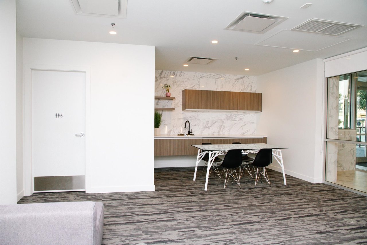 212-528 W King Edward Ave