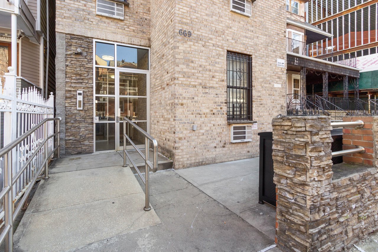 669 East 21st Street, Apt 1R