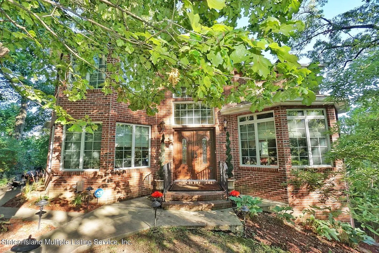 37 Holsman Rd