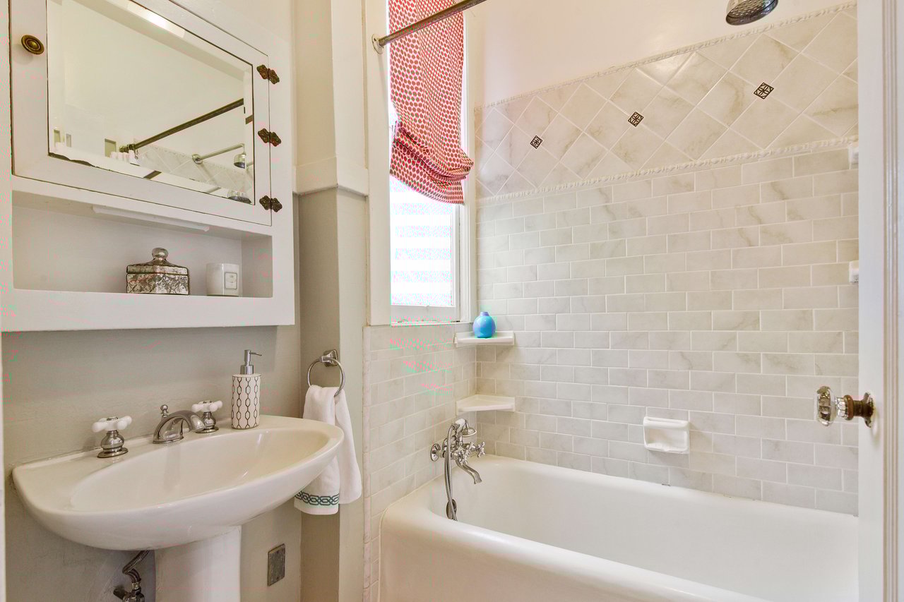Chic Top Floor Inner Sunset Condominium
