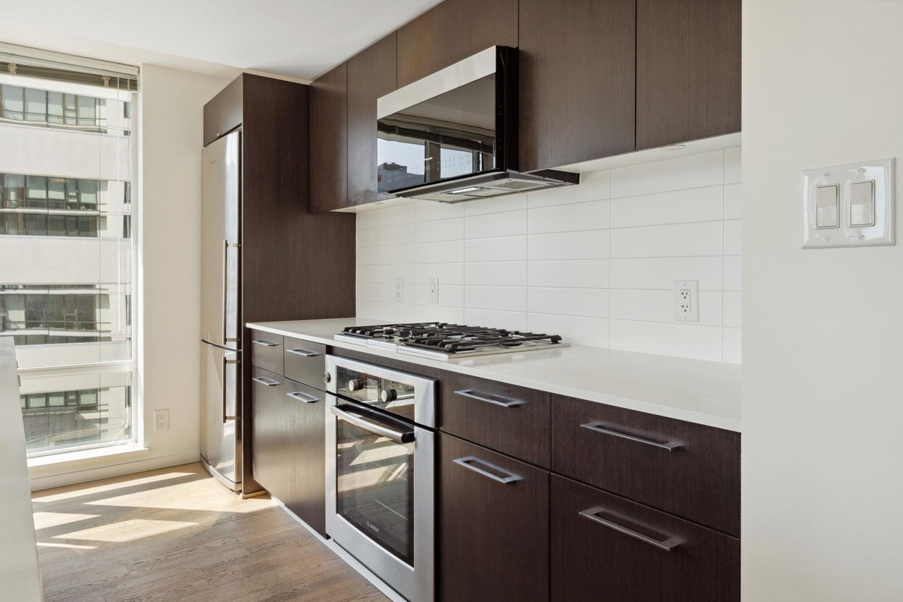 713-7988 Ackroyd Rd