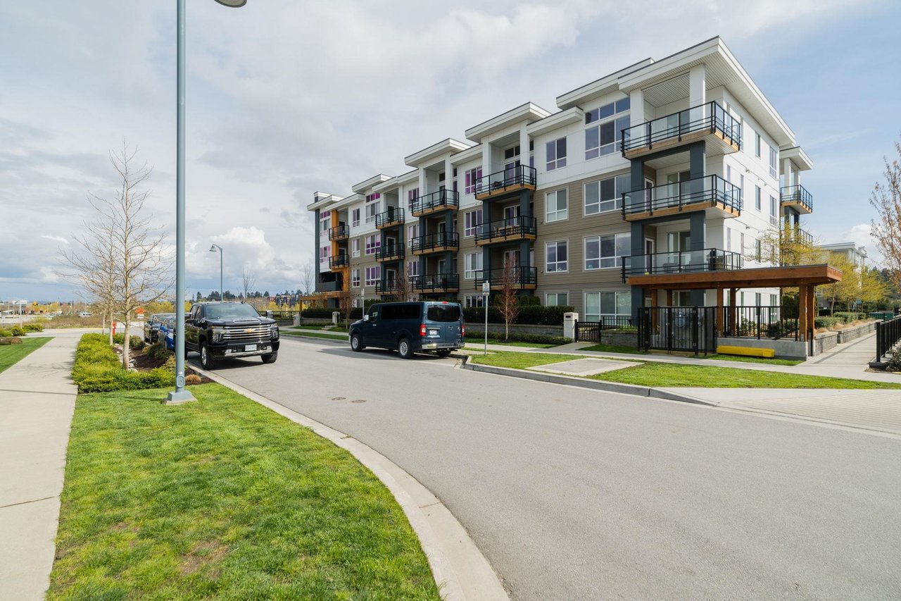 228-4690 Hawk Lane