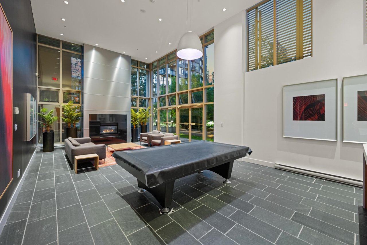 902-1675 W 8th Ave