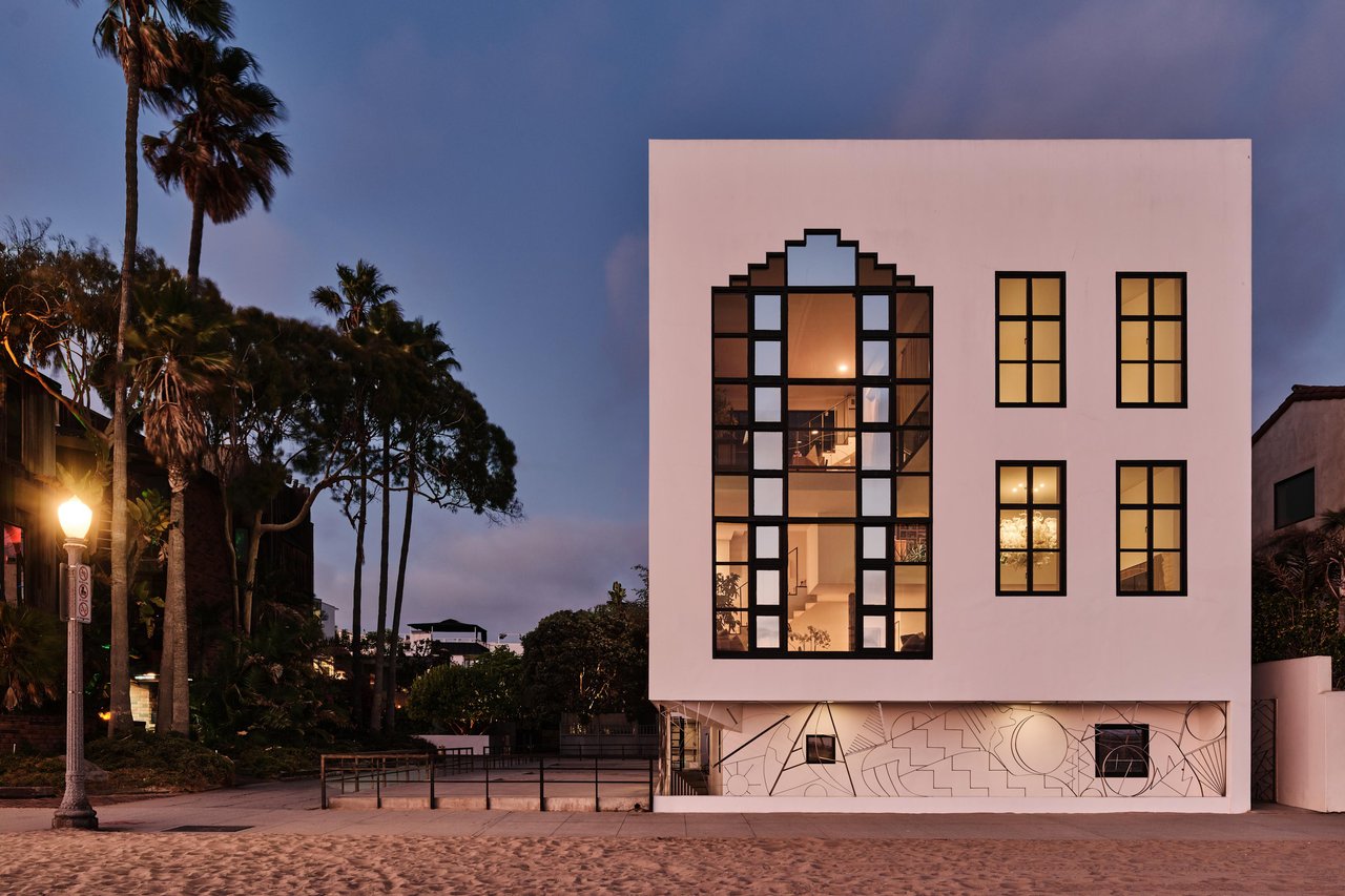They Asked a Sculptor for a Custom Piece. He Designed Their House Instead.