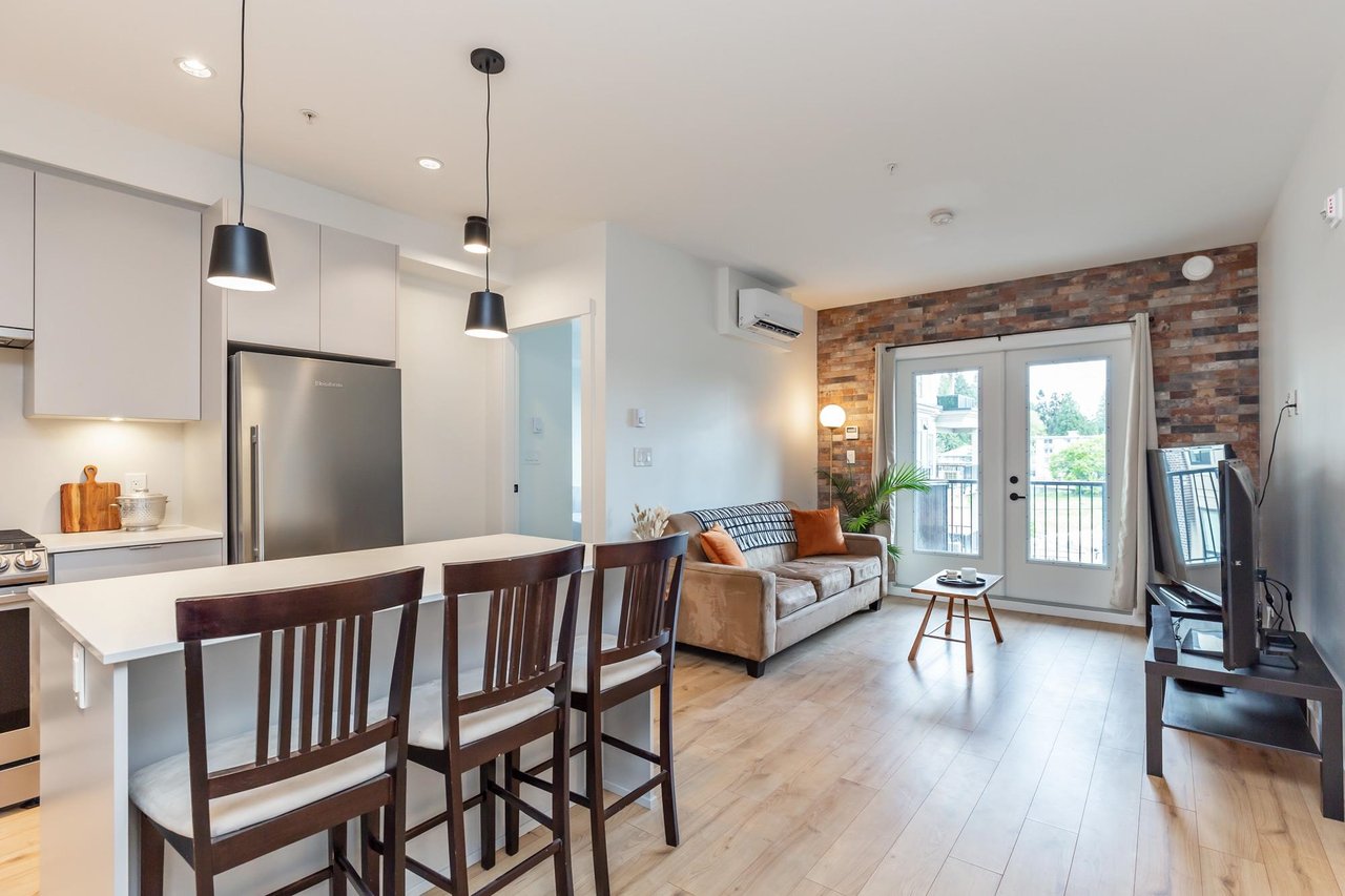 413-2493 Montrose Ave