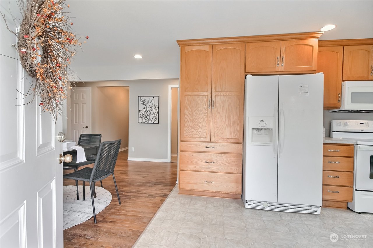 29 W Intercity Ave