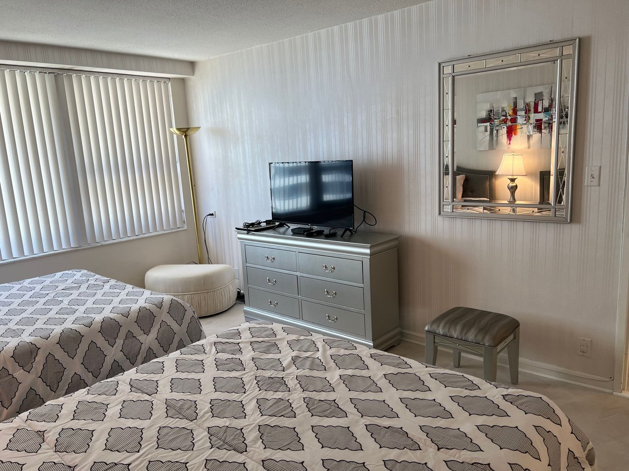 5225 Collins Ave #917 Miami Beach FL-33140