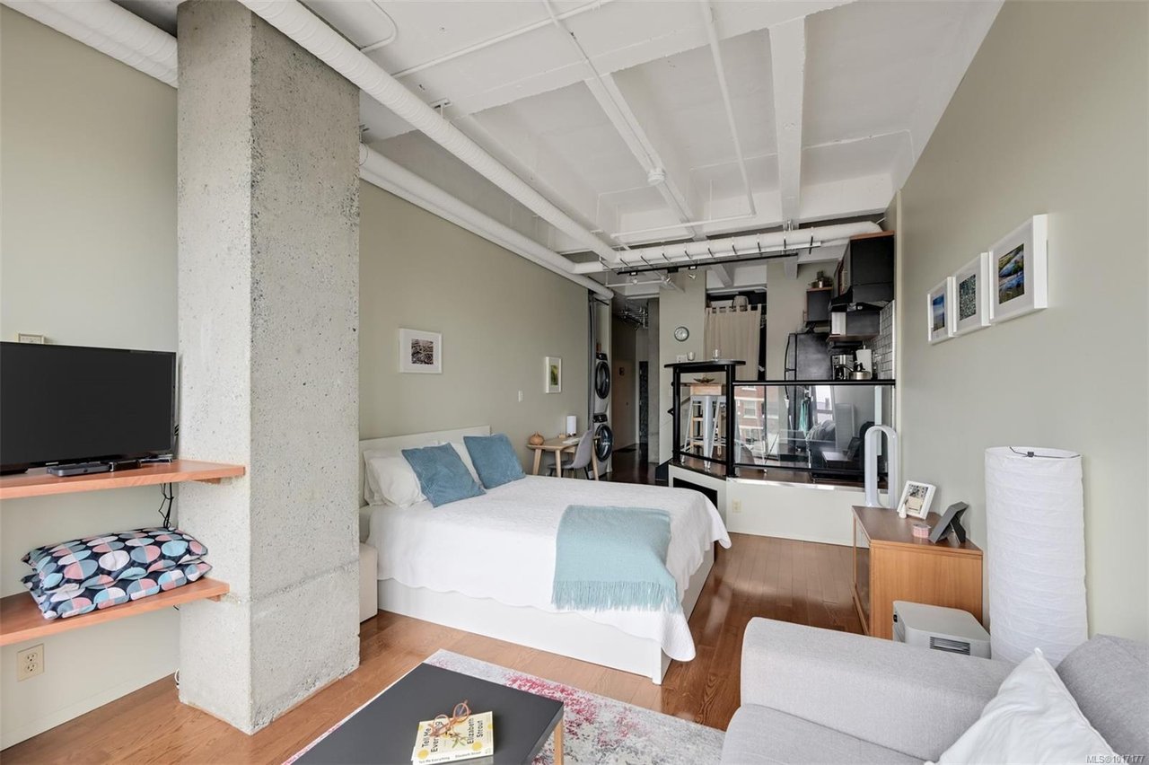 305-1061 Fort St