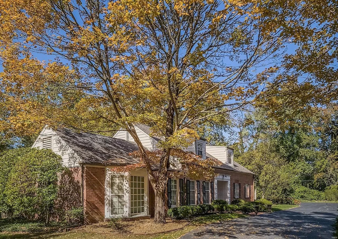1 Robin Hill Ln