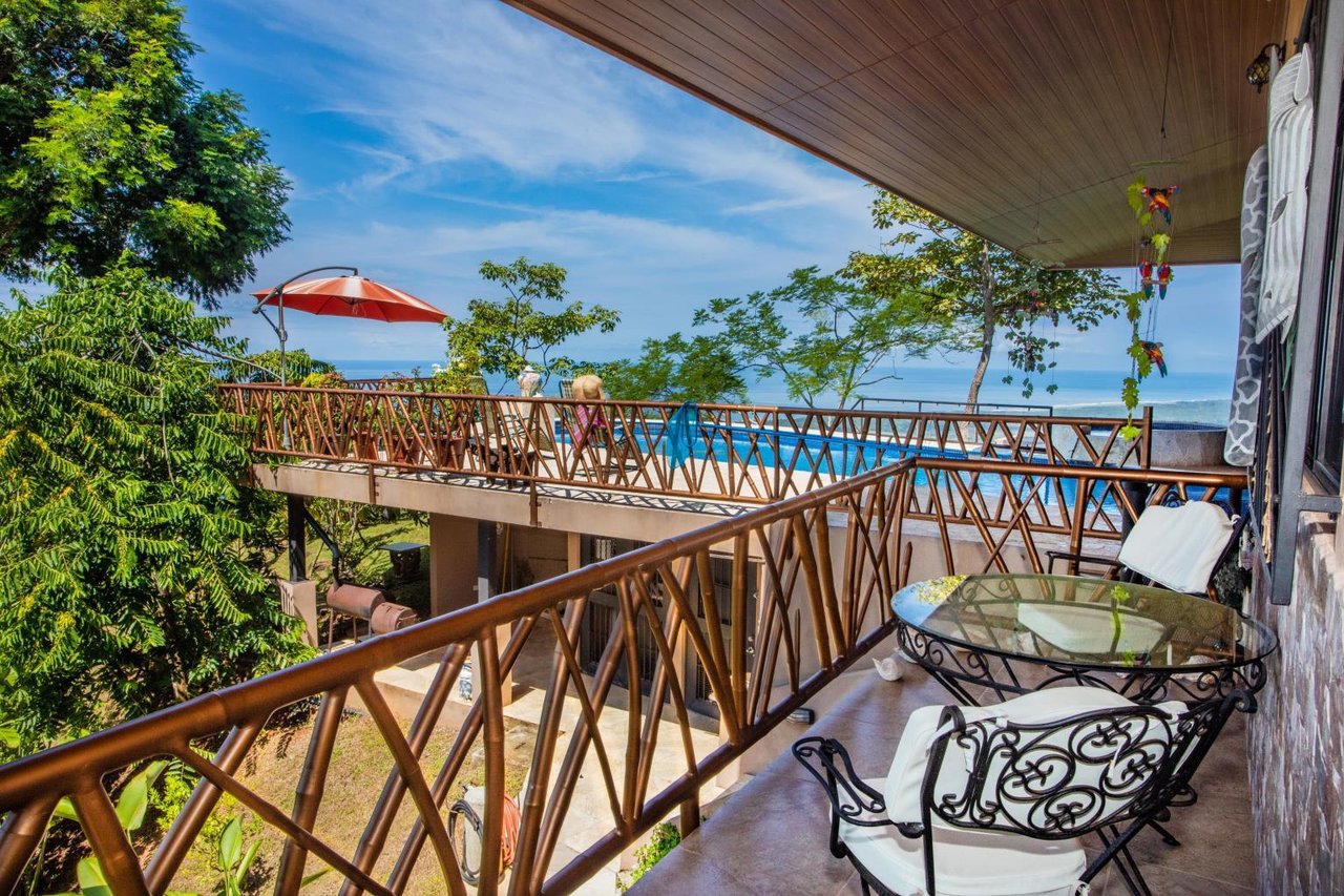 Incredible 7,000 Ft2 Ocean View Home With 200 Acre Reserve!