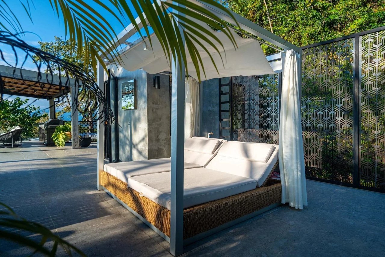 Rooftop Pool Modern Luxury Estate, Manuel Antonio, Puntarenas