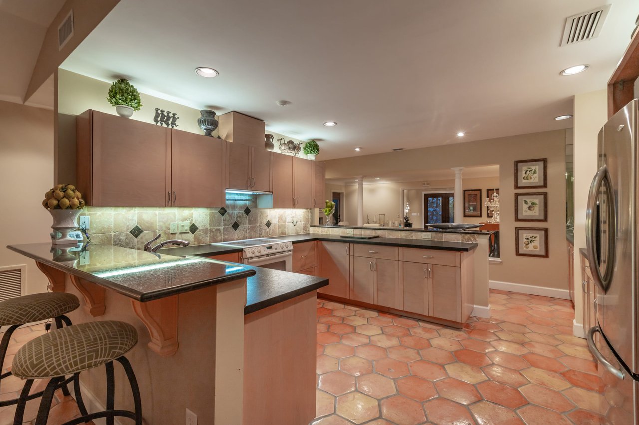 Prestigious Address in Lido Shores