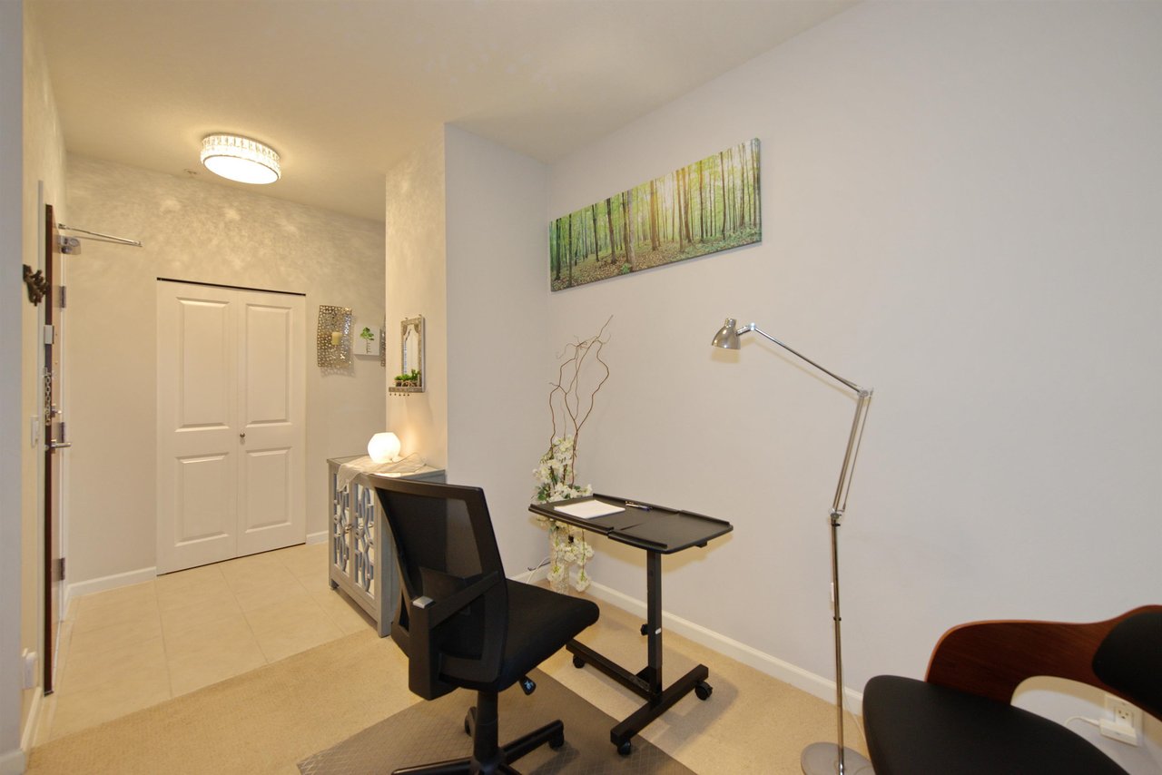 206-15385 101a Avenue, Surrey