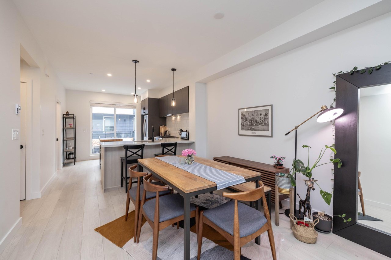 207-3105 St George St